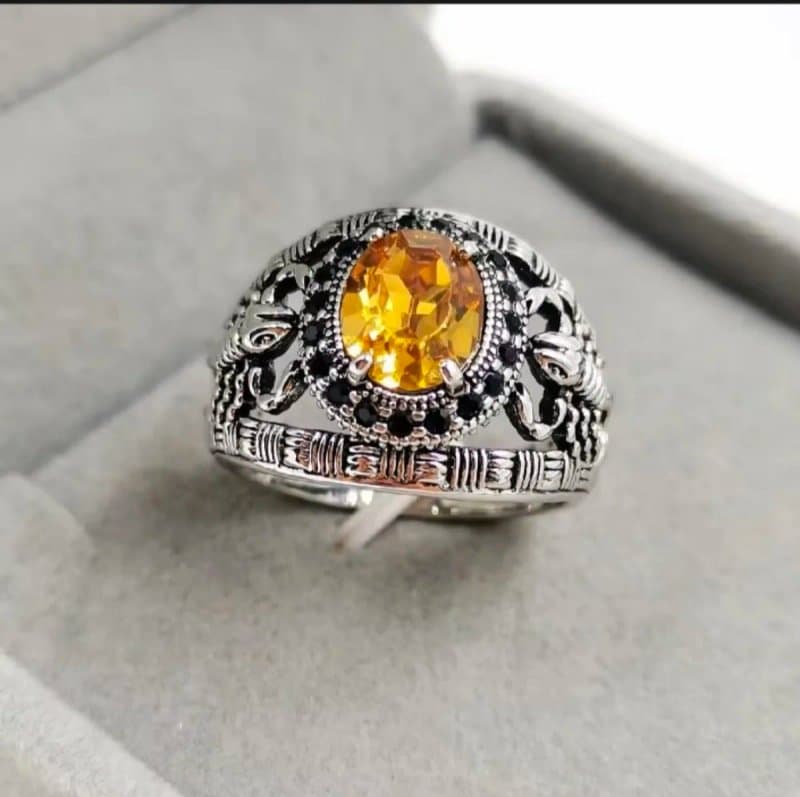 Anillo de escorpión moderno